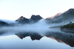 Cradle Mountain hinter dem Dove Lake auf Tasmanien