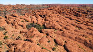 Rote Felsformationen des Kings Canyon im Watarrka National Park aus der Luft